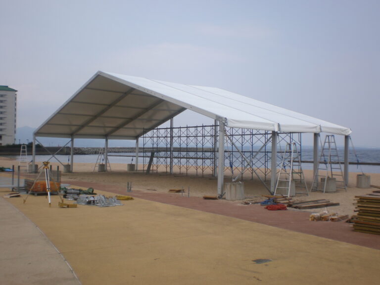 ヨーロピアンテントでのステージテント設営02